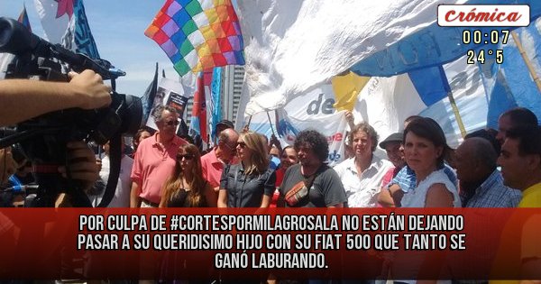 Placas Rojas - Por culpa de #CortesPorMilagroSala no están dejando pasar a su queridisimo hijo con su Fiat 500 que tanto se ganó laburando.