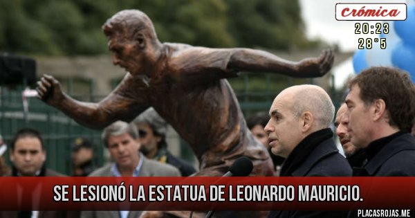 Placas Rojas - Se lesionó la estatua de Leonardo Mauricio.