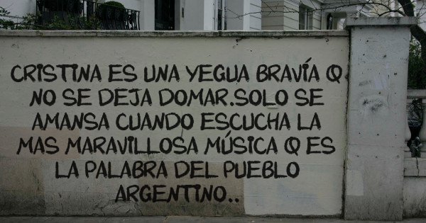 Placas Rojas - Cristina es una yegua bravía q no se deja domar.solo se amansa cuando escucha la mas maravillosa música q es la palabra del pueblo argentino..
